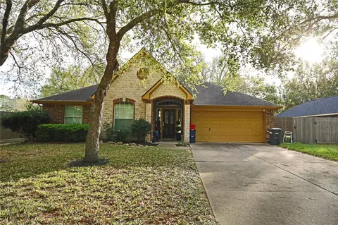 907 Riverside Dr, Alvin, TX 77511