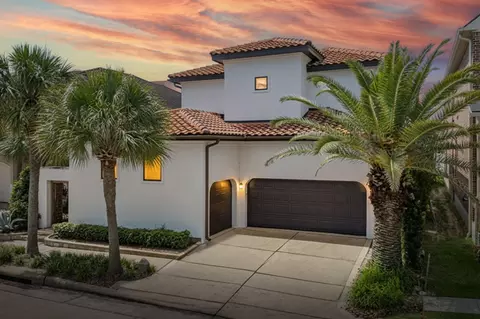 721 Harborside Way, Kemah, TX 77565