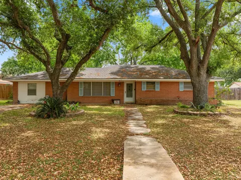 208 Lindsey Ave, Bay City, TX 77414