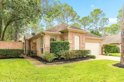 16522 Shadow Path Dr, Houston, TX 77059