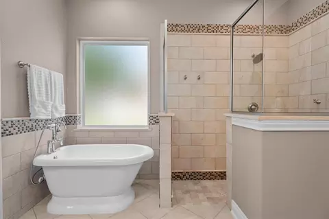 Bath - 2427 Anderson Point Ln, Spring, TX 77388 photo 2 of 4