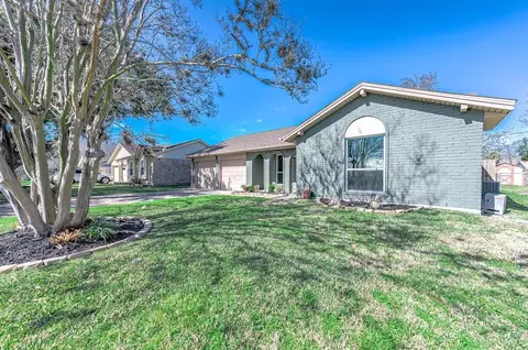 418 Hubert St, Webster, TX 77598 photo 1