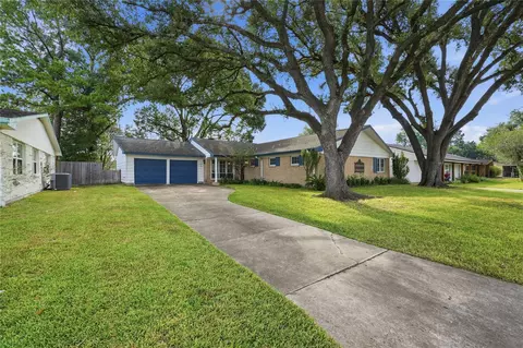 9811 Greenwillow St, Houston, TX 77096