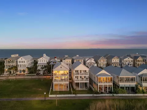 2646 E Seaside Dr, Galveston, TX 77550