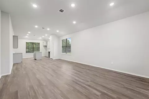 Living - 369 Bryd Dr, Lufkin, TX 75901 photo 2 of 5