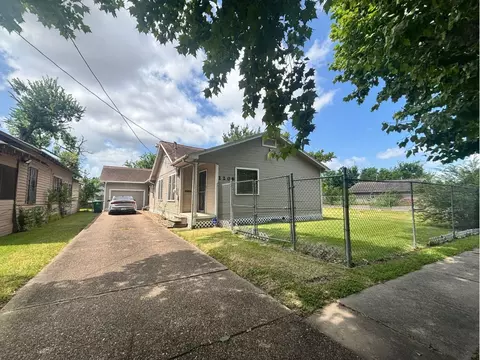 2206 Lee St, Houston, TX 77026