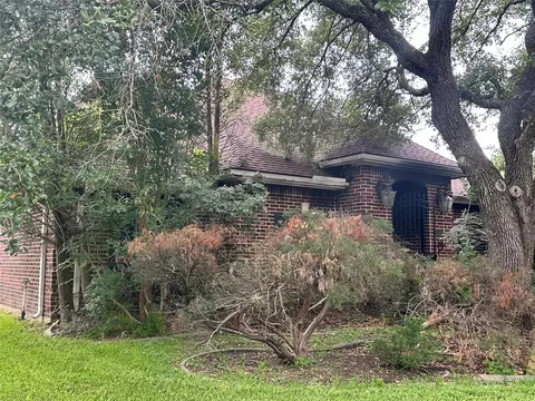 2315 Willow Lake Dr, Houston, TX 77077