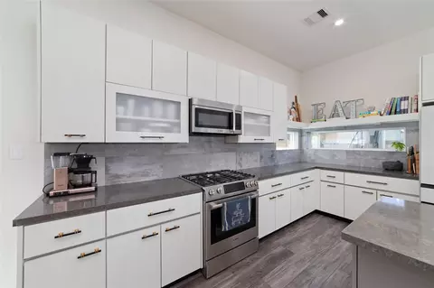 5515 Paraiso Pl, Houston, TX 77091