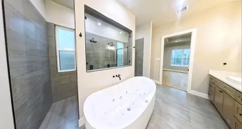 Bath - 4 Lake Forest Dr, Conroe, TX 77384 photo 2 of 9