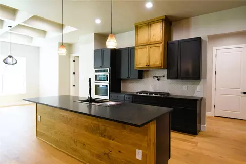 Kitchen - 4 Lake Forest Dr, Conroe, TX 77384 photo 3 of 5