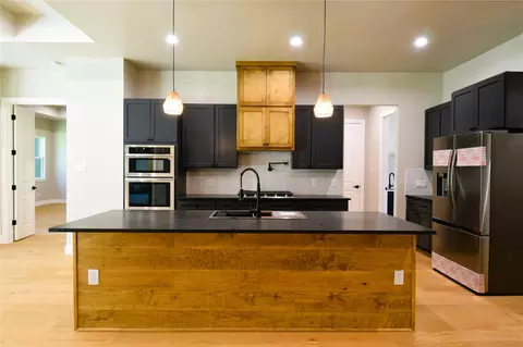 Kitchen - 4 Lake Forest Dr, Conroe, TX 77384 photo 5 of 5