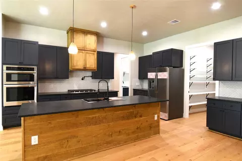 Kitchen - 4 Lake Forest Dr, Conroe, TX 77384 photo 4 of 5