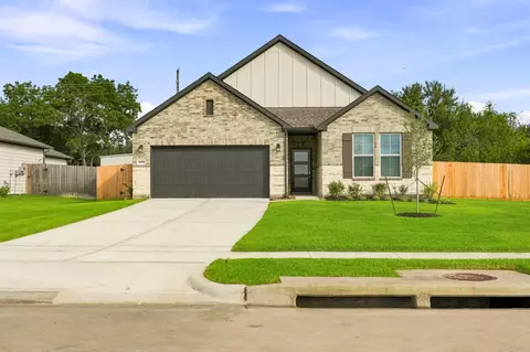 11014 Youngquist Dr, Mont Belvieu, TX 77535