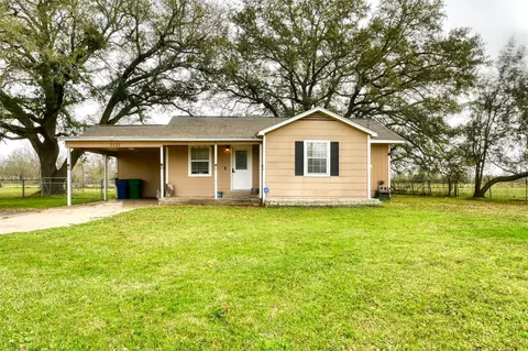 2125 Shanks Rd, Angleton, TX 77515