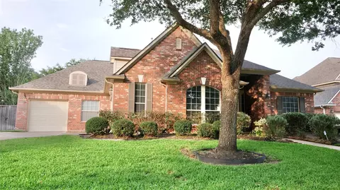 8303 Crescent Knolls Dr, Richmond, TX 77406