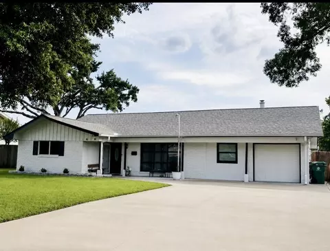1619 Shadow Bend Dr, Houston, TX 77043