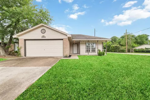 1002 Afton Ct, Tomball, TX 77375