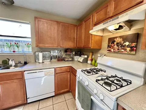 Kitchen - 5107 Bright Oak Ct, Spring, TX 77373 photo 3 of 4