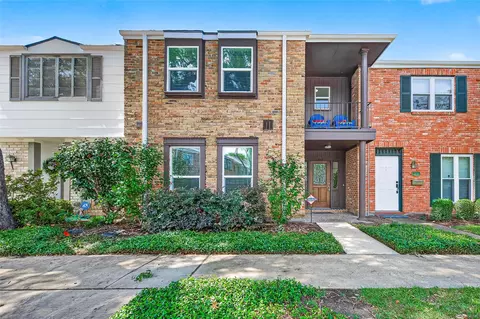 1245 Country Place Dr, Houston, TX 77079
