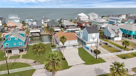 22110 Deaf P Smith Dr, Galveston, TX 77554