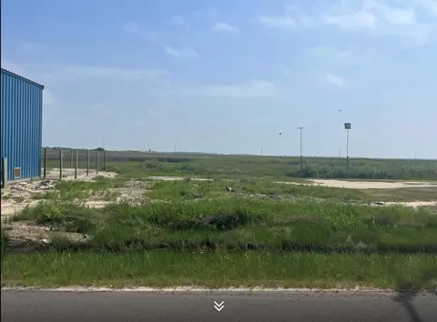 1240 E Canal Dr, Crystal Beach, TX 77650