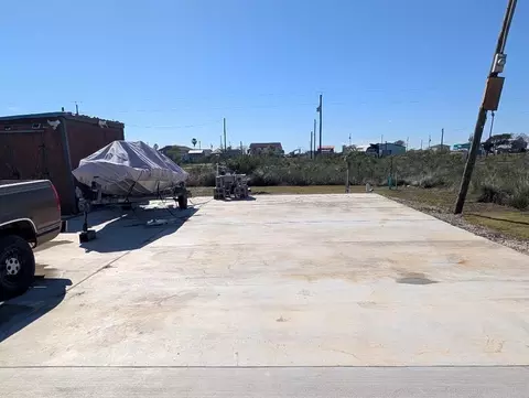 170 White Cap St, Sargent, TX 77414