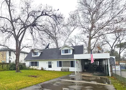 1315 E Main St, Humble, TX 77338