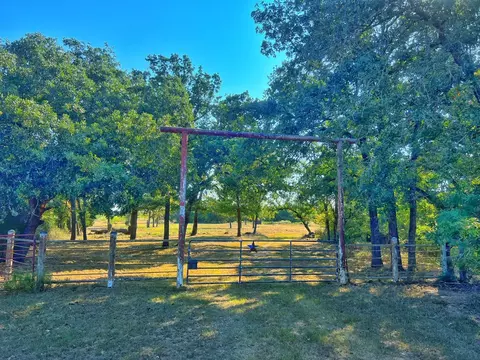 5403 Dry Crk, Calvert, TX 77837
