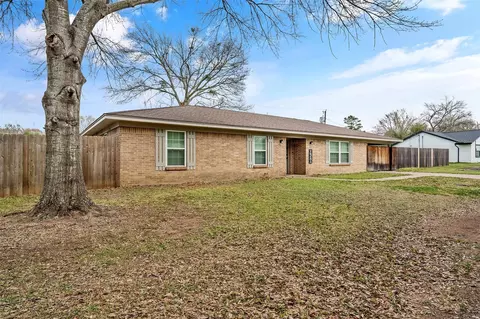 956 Faircrest Dr, Fairfield, TX 75840