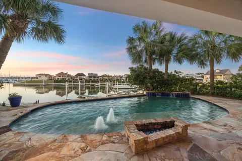 721 Harborside Way, Kemah, TX 77565