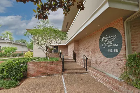 640 S Ripple Creek Dr #640, Houston, TX 77057