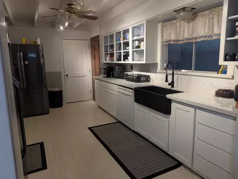 106 W Watt St, El Campo, TX 77437