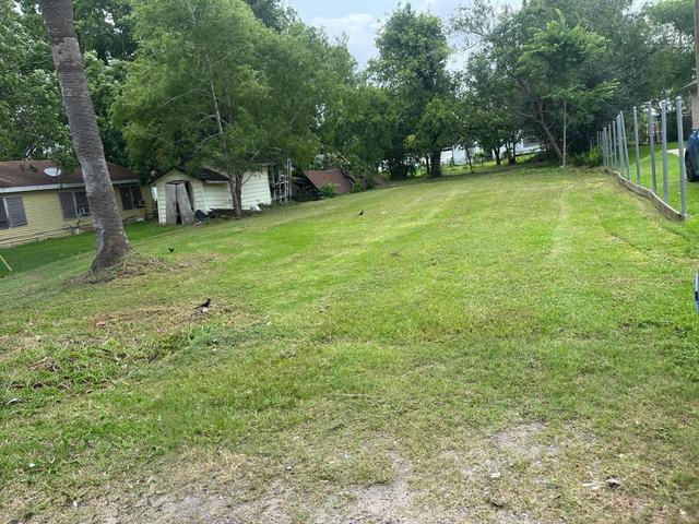 118 28th St N, Texas City, TX 77590