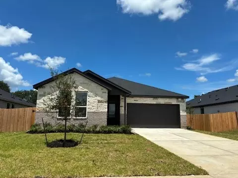 513 Robin St, Angleton, TX 77515 photo 1