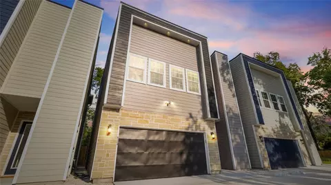 825 Paul Quinn St #B, Houston, TX 77091