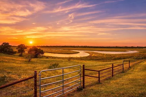 290 Henry Garza Ln St, Tivoli, TX 77990