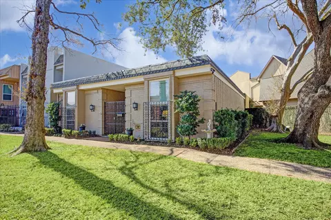 4053 Breakwood Dr, Houston, TX 77025