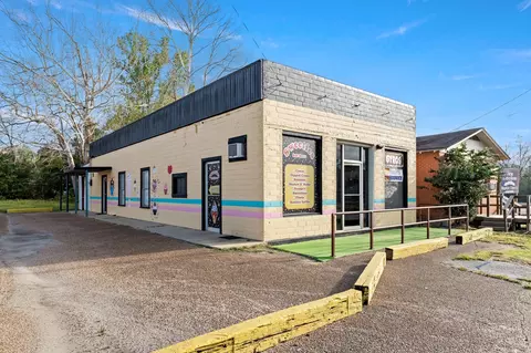 201 E Bluff St, Woodville, TX 75979