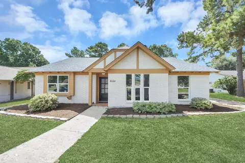 8126 Clover Gardens Dr, Houston, TX 77095