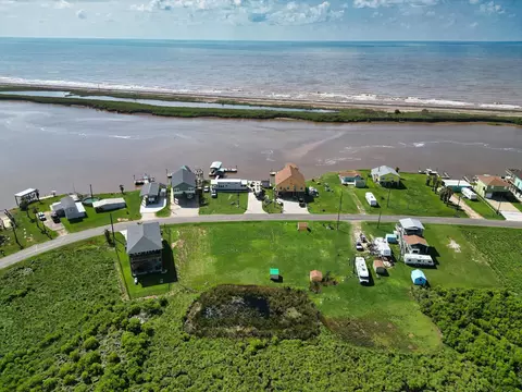 540 Private Road 675, Sargent, TX 77414