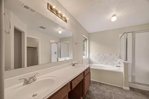 Bath - 1902 Flycaster Dr, Spring, TX 77388 photo 2 of 4