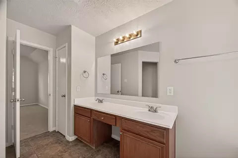Bath - 1902 Flycaster Dr, Spring, TX 77388 photo 4 of 4