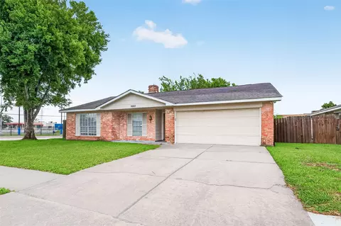 9903 Towne Tower Ln, Sugar Land, TX 77498