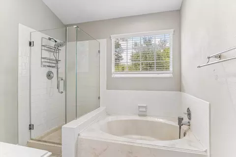 Bath - 1043 Danforth Dr, Houston, TX 77062 photo 4 of 5