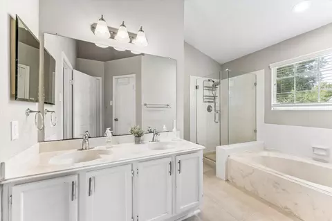 Bath - 1043 Danforth Dr, Houston, TX 77062 photo 3 of 5