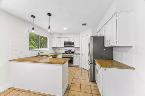 Kitchen - 1043 Danforth Dr, Houston, TX 77062 photo 1 of 2