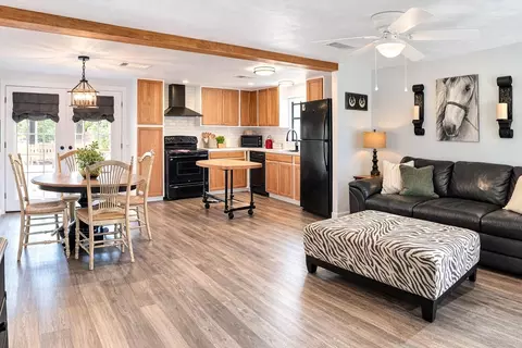 132 Hackberry Cove Ln, Onalaska, TX 77360