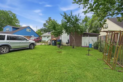 17014 Woodburn Dr, Houston, TX 77049