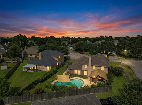 183 Greenridge Cir, League City, TX 77573