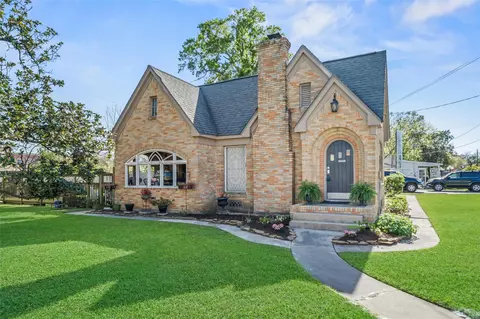 200 S Cherry St, Tomball, TX 77375